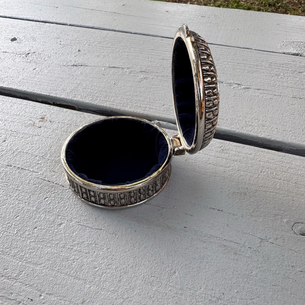 Vintage Sheridan Silversmiths trinket box. - Picture 5 of 9